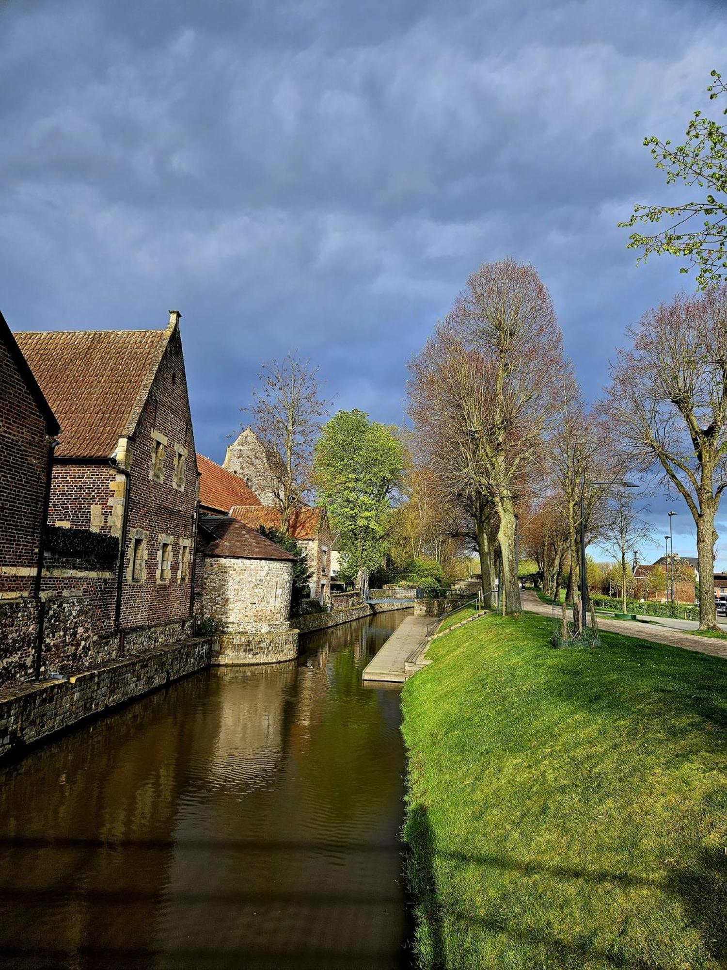 Begijnhof Historica Tongeren Exterior foto
